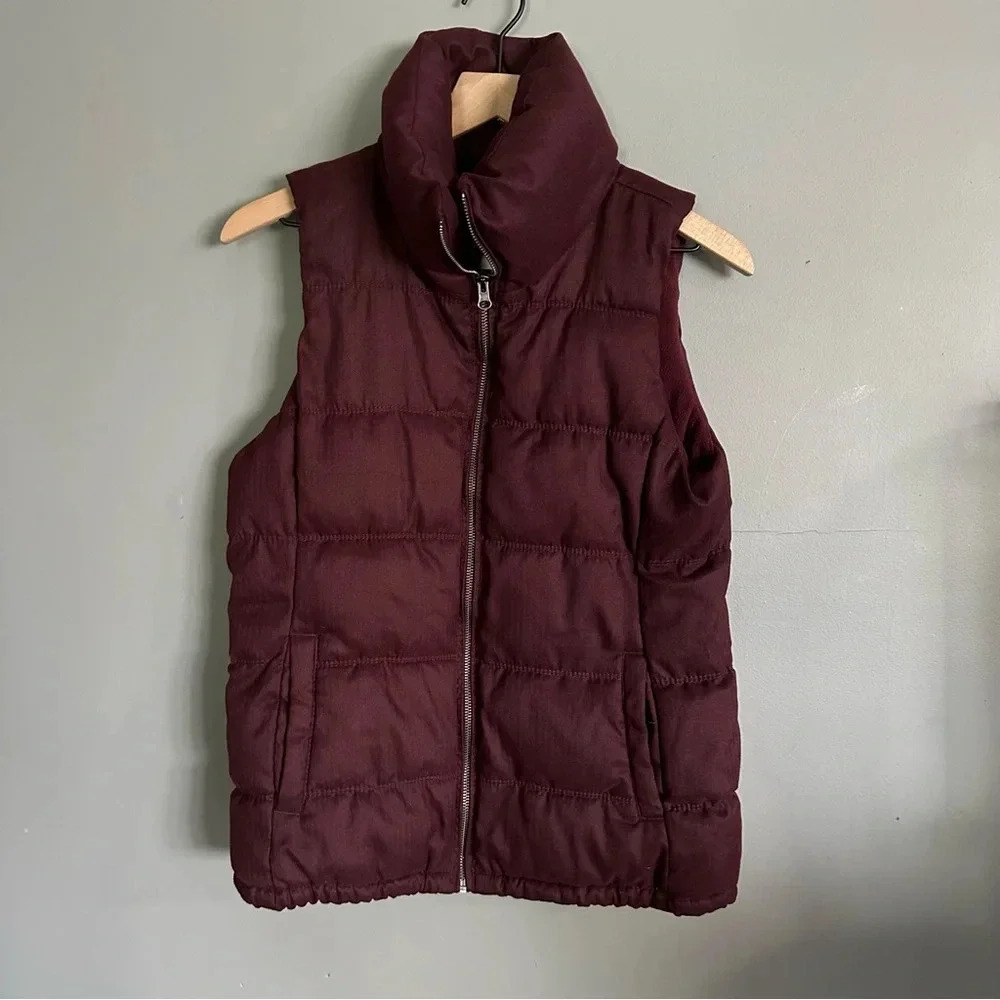 ❄️ Old Navy Women's Puffer Vest in Deep Burgundy